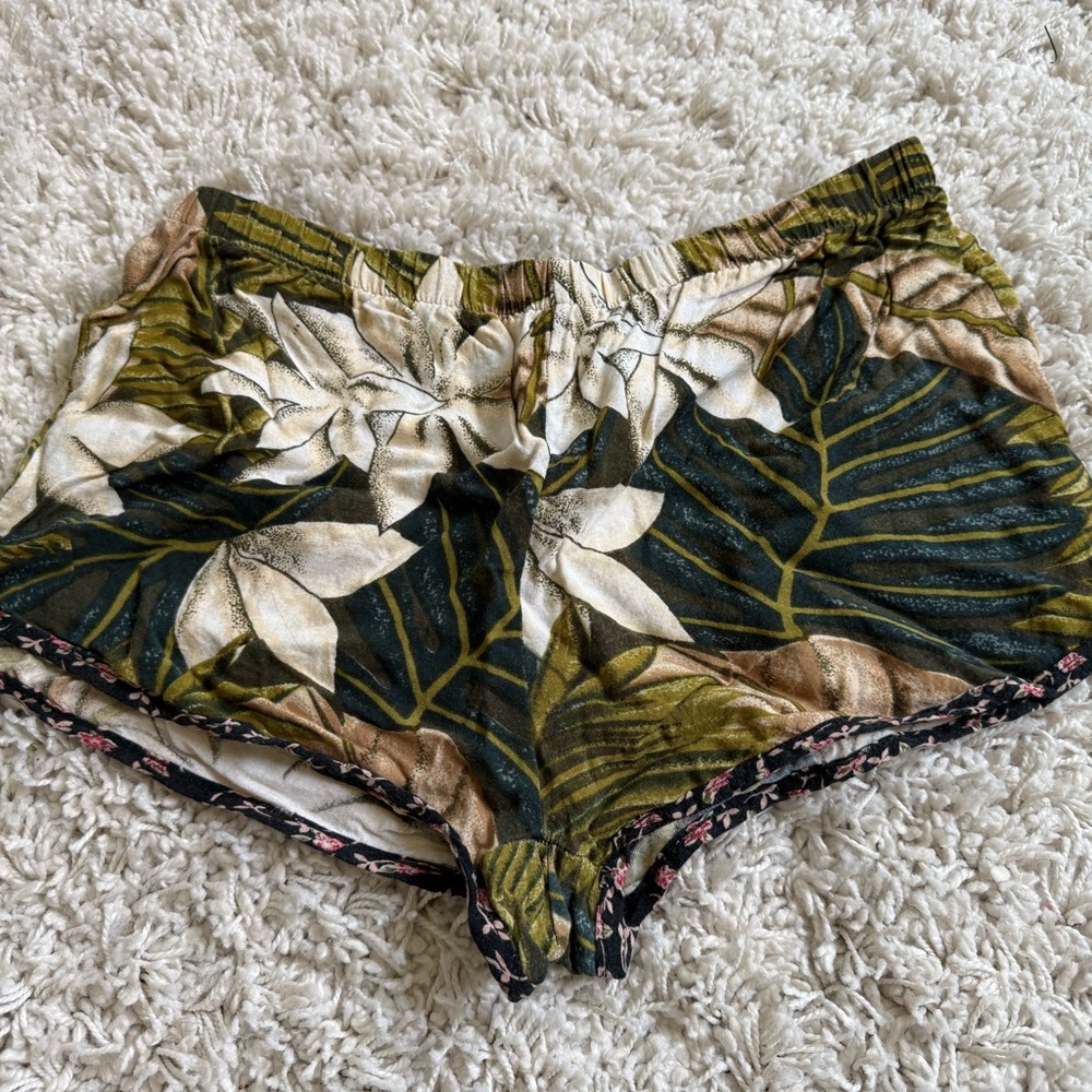 Urban Renewal Tropical Leaf Print Women's Shorts - Green, White, Brown